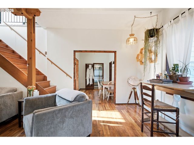 7402 Se ELLIS St, Portland, OR 97206