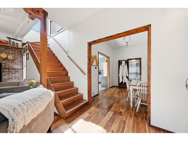 7402 Se ELLIS St, Portland, OR 97206