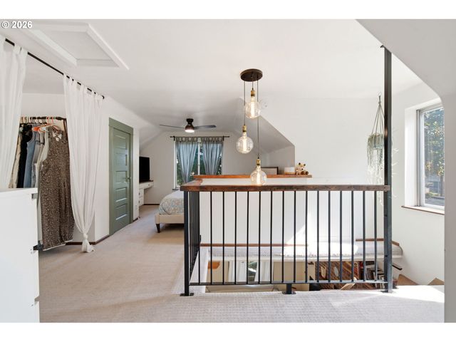 7402 Se ELLIS St, Portland, OR 97206