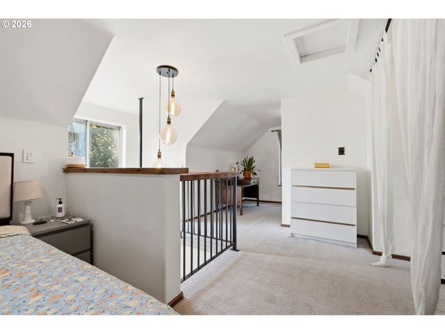 7402 Se ELLIS St, Portland, OR 97206