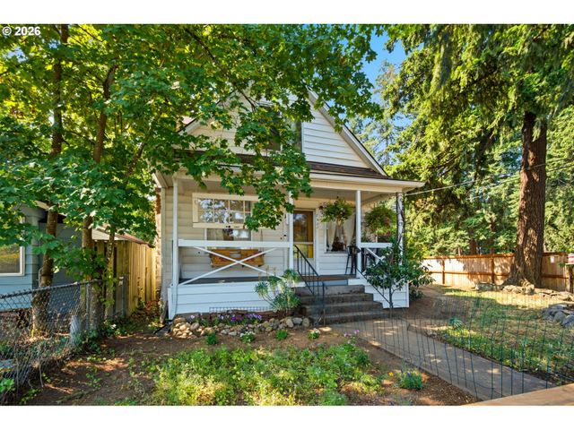 7402 Se ELLIS St, Portland, OR 97206