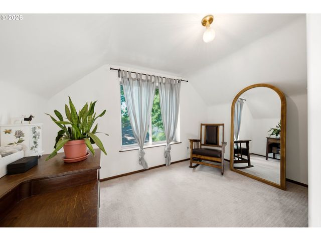 7402 Se ELLIS St, Portland, OR 97206