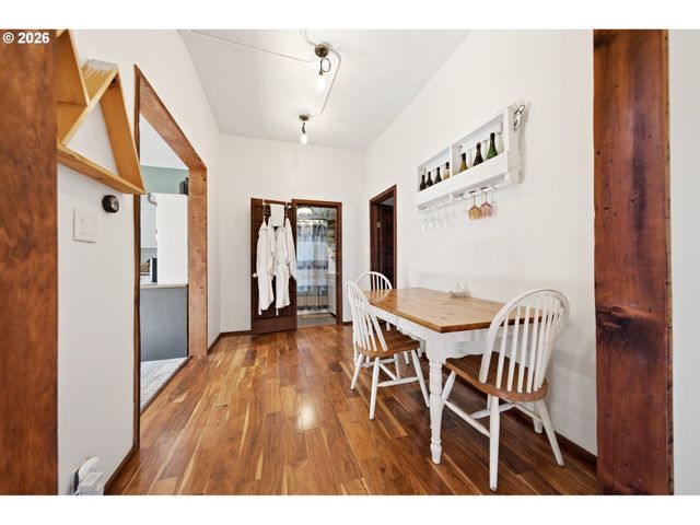 7402 Se ELLIS St, Portland, OR 97206