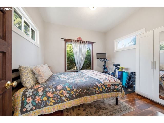 7402 Se ELLIS St, Portland, OR 97206