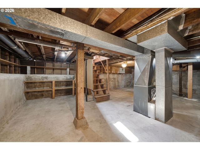7402 Se ELLIS St, Portland, OR 97206