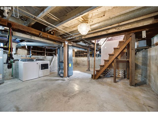 7402 Se ELLIS St, Portland, OR 97206