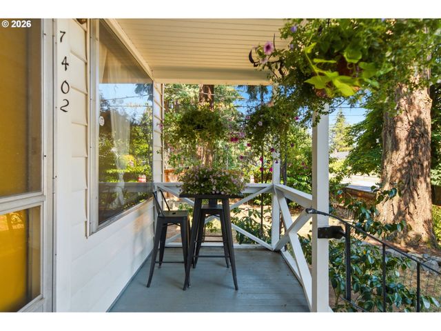 7402 Se ELLIS St, Portland, OR 97206