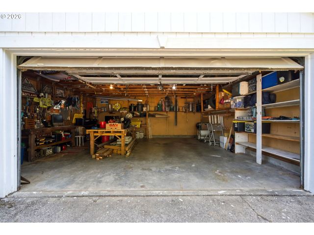 7402 Se ELLIS St, Portland, OR 97206