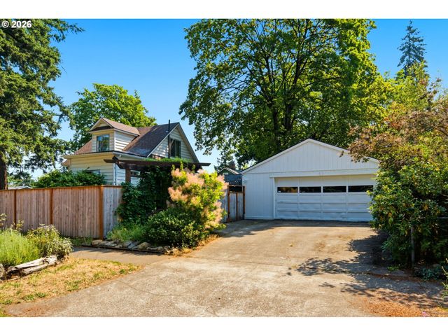7402 Se ELLIS St, Portland, OR 97206