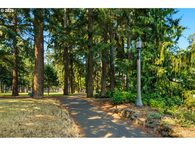 7402 Se ELLIS St, Portland, OR 97206