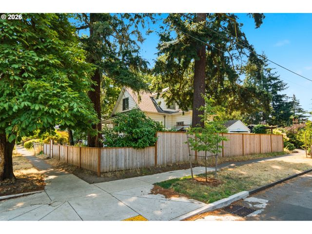 7402 Se ELLIS St, Portland, OR 97206