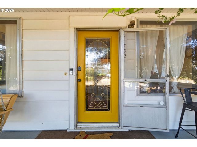 7402 Se ELLIS St, Portland, OR 97206