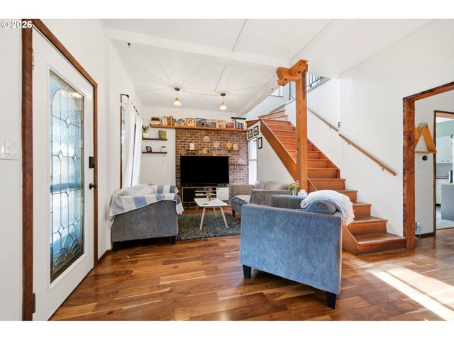 7402 Se ELLIS St, Portland, OR 97206