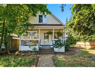 7402 Se ELLIS St, Portland, OR 97206