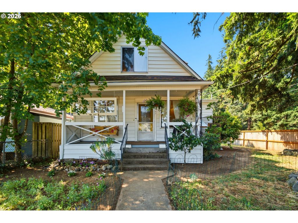 7402 Se ELLIS St, Portland, OR 97206
