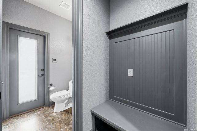 156 WOODLANDS DR, La Vernia, TX 78121