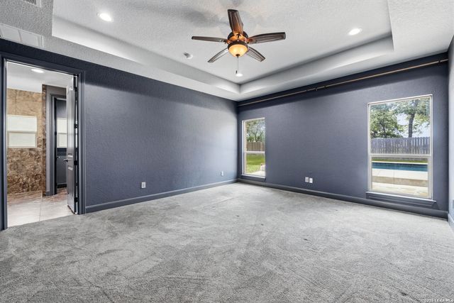156 WOODLANDS DR, La Vernia, TX 78121