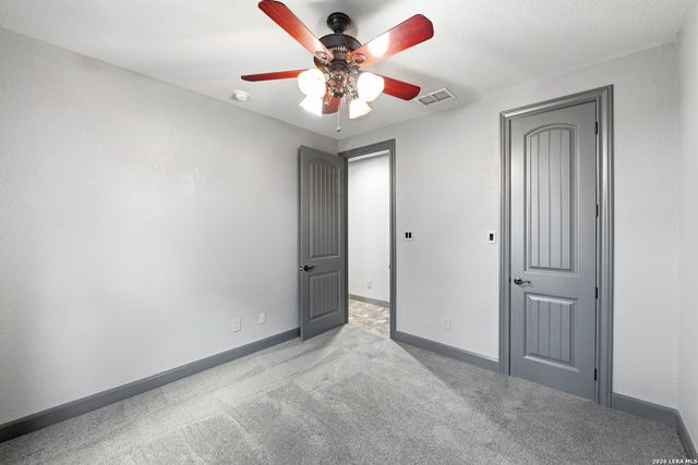 156 WOODLANDS DR, La Vernia, TX 78121