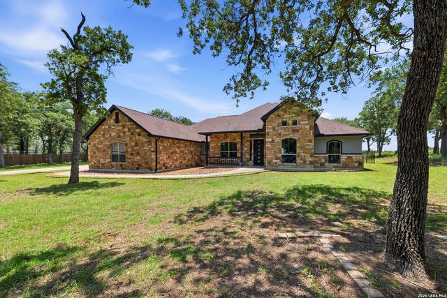 156 WOODLANDS DR, La Vernia, TX 78121