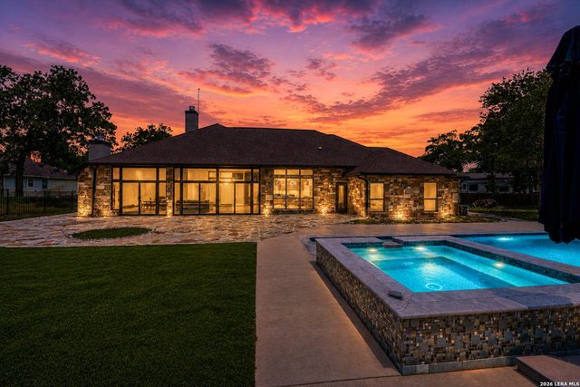 156 WOODLANDS DR, La Vernia, TX 78121