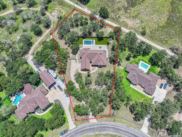 156 WOODLANDS DR, La Vernia, TX 78121