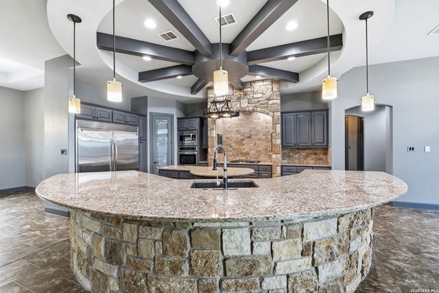 156 WOODLANDS DR, La Vernia, TX 78121