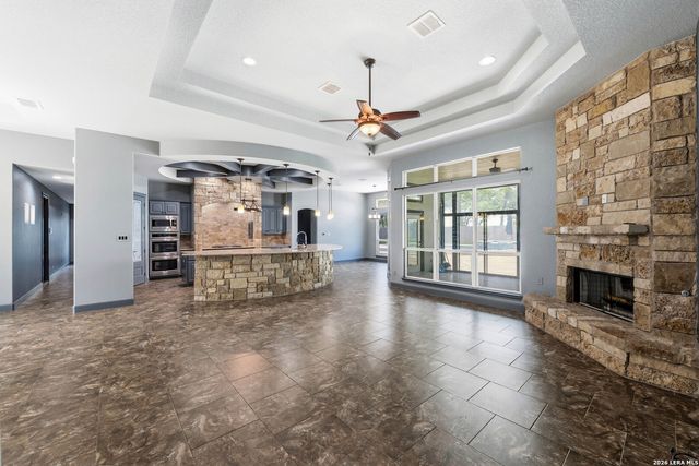 156 WOODLANDS DR, La Vernia, TX 78121