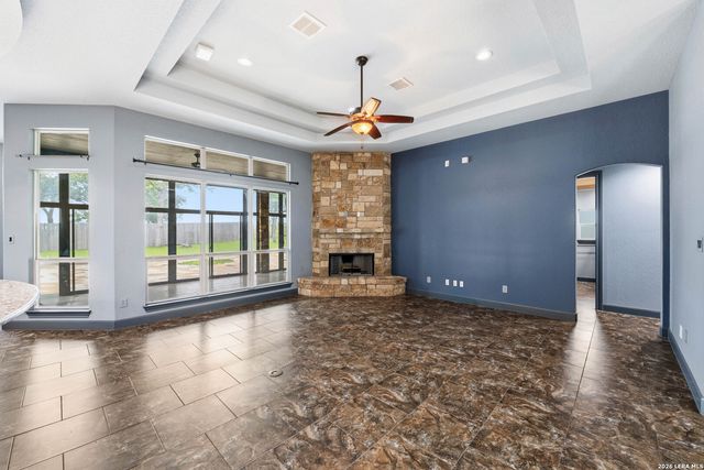 156 WOODLANDS DR, La Vernia, TX 78121