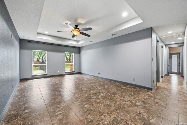 156 WOODLANDS DR, La Vernia, TX 78121