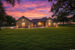 156 WOODLANDS DR, La Vernia, TX 78121