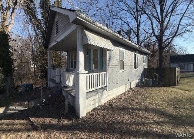 70 Briar Hill Road, Belleville, IL 62223