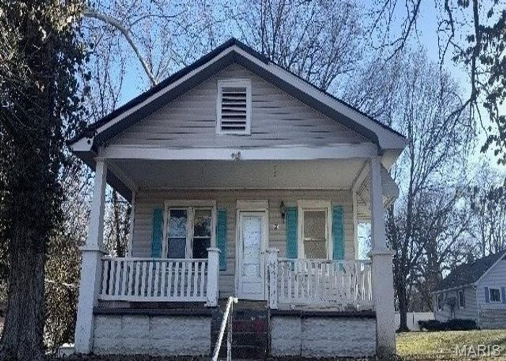 70 Briar Hill Road, Belleville, IL 62223