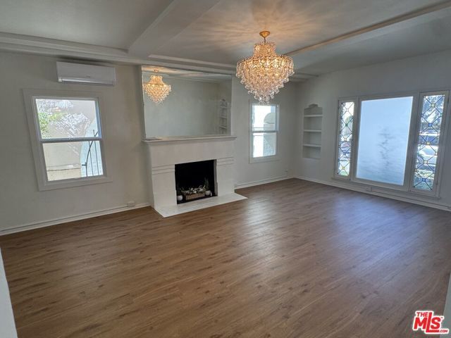 211 S Arnaz Drive, Beverly Hills, CA 90211