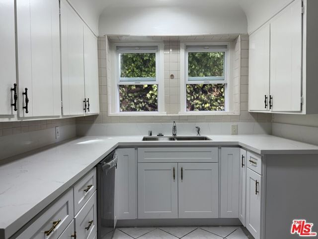 211 S Arnaz Drive, Beverly Hills, CA 90211