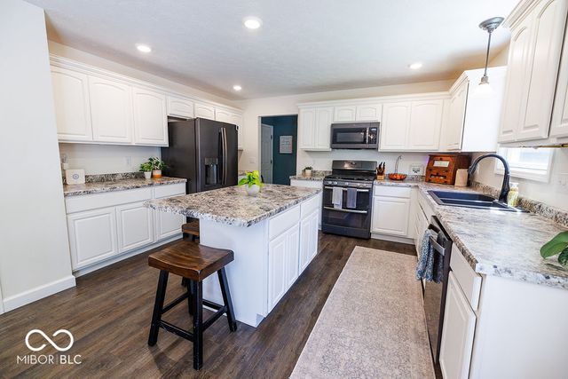 1162 W Thornridge Way, Spencer, IN 47460