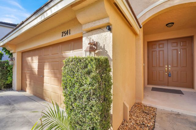 7541 Downwinds Lane, Lake Worth, FL 33467