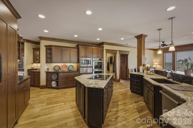 1638 Johns Ridge Parkway 144, Lenoir, NC 28645