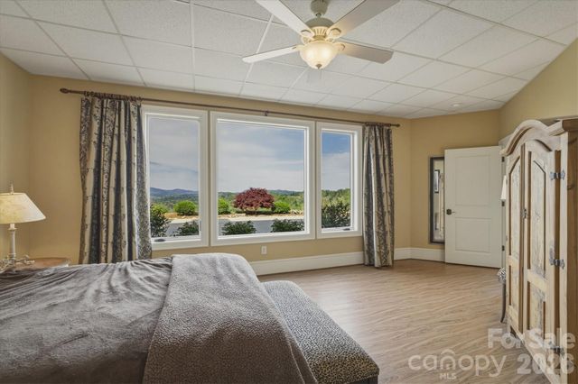 1638 Johns Ridge Parkway 144, Lenoir, NC 28645