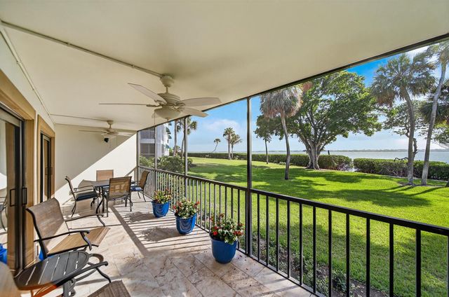 218 NE Edgewater Drive, Hutchinson Island, FL 34996