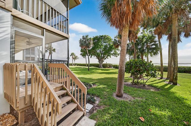 218 NE Edgewater Drive, Hutchinson Island, FL 34996