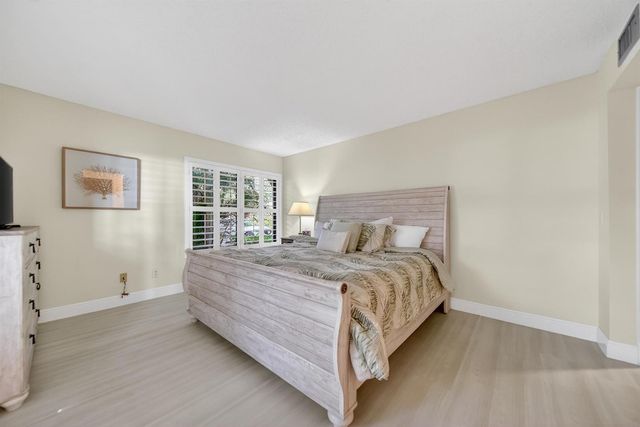 218 NE Edgewater Drive, Hutchinson Island, FL 34996
