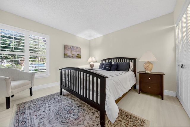 218 NE Edgewater Drive, Hutchinson Island, FL 34996
