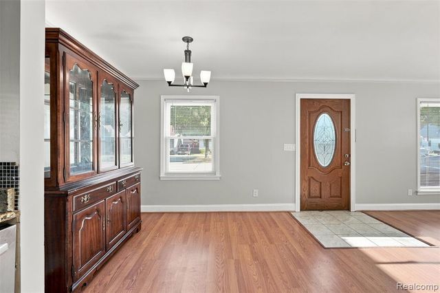8781 Albany Street, Oak Park, MI 48237