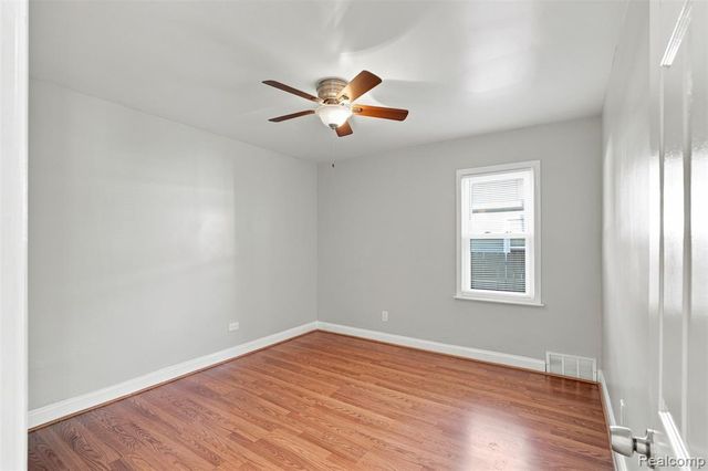 8781 Albany Street, Oak Park, MI 48237