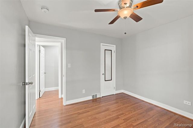 8781 Albany Street, Oak Park, MI 48237