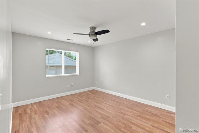 8781 Albany Street, Oak Park, MI 48237