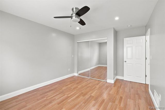 8781 Albany Street, Oak Park, MI 48237