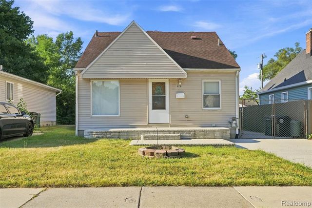 8781 Albany Street, Oak Park, MI 48237