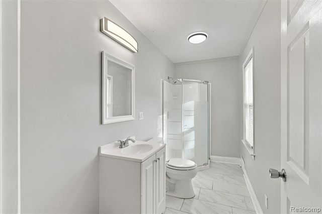 8781 Albany Street, Oak Park, MI 48237
