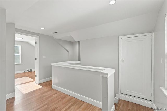 8781 Albany Street, Oak Park, MI 48237